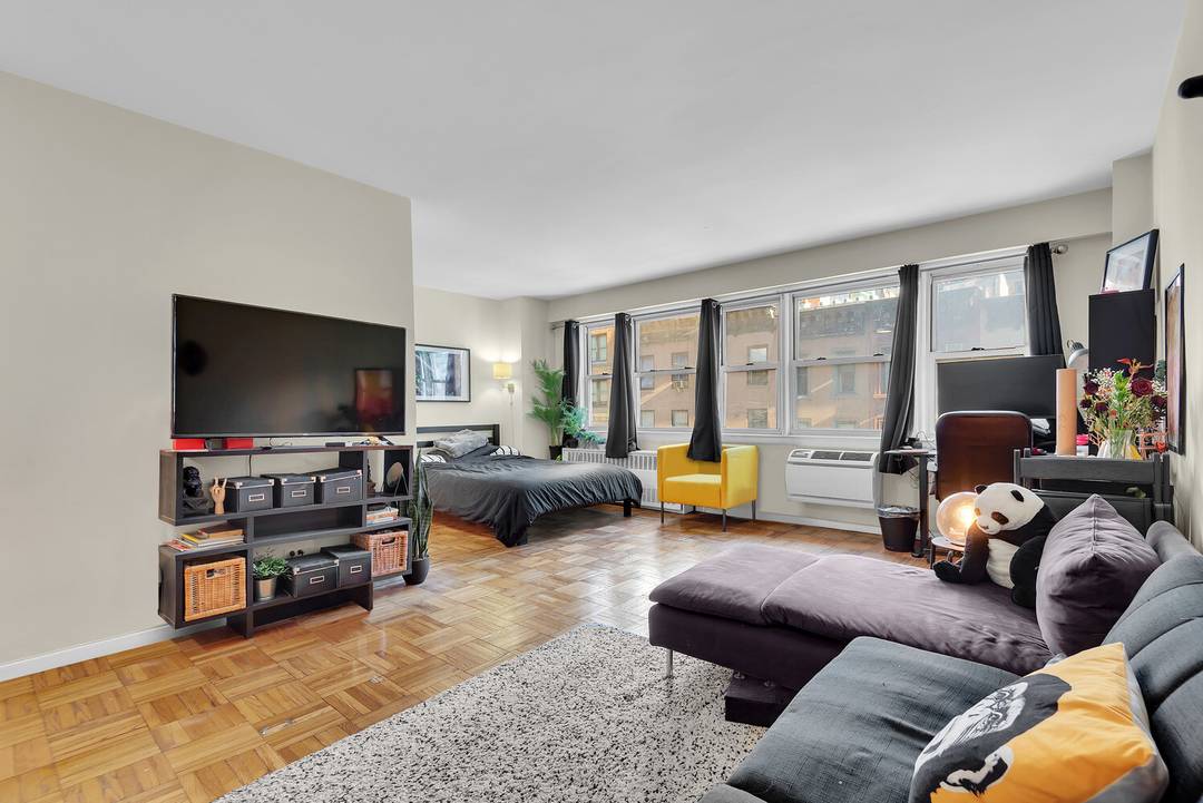 Showing by Open House Only Welcome to 6G at 150 East 37th Street, a bright and efficiently designed alcove studio in the heart of Midtown East, offering exceptional value for ...