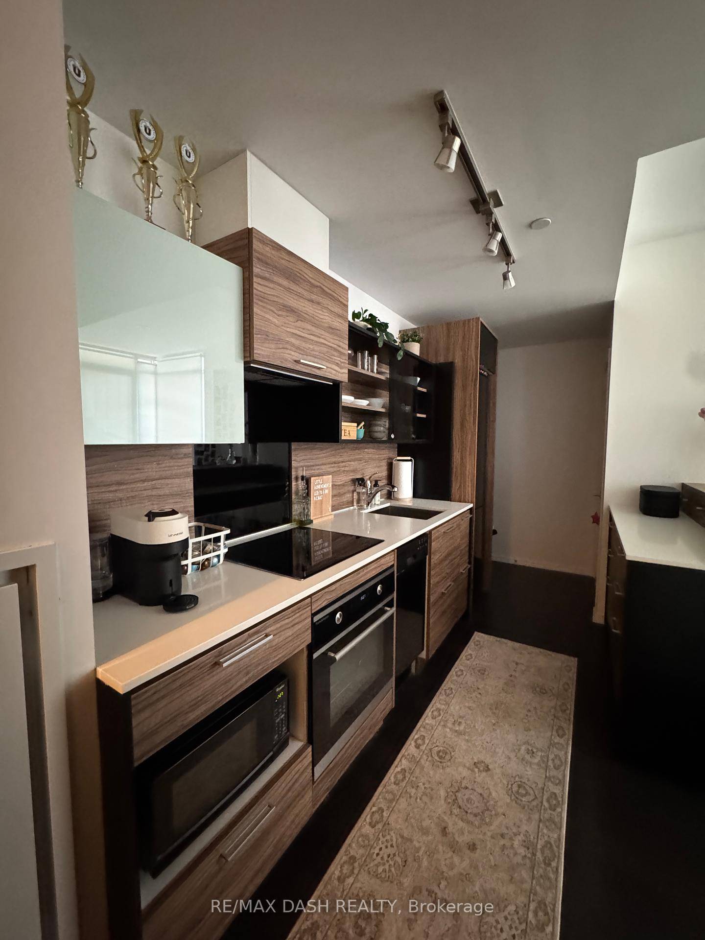 Live Steps From It All In This Stylish Studio With Soaring 9 Foot Ceilings.