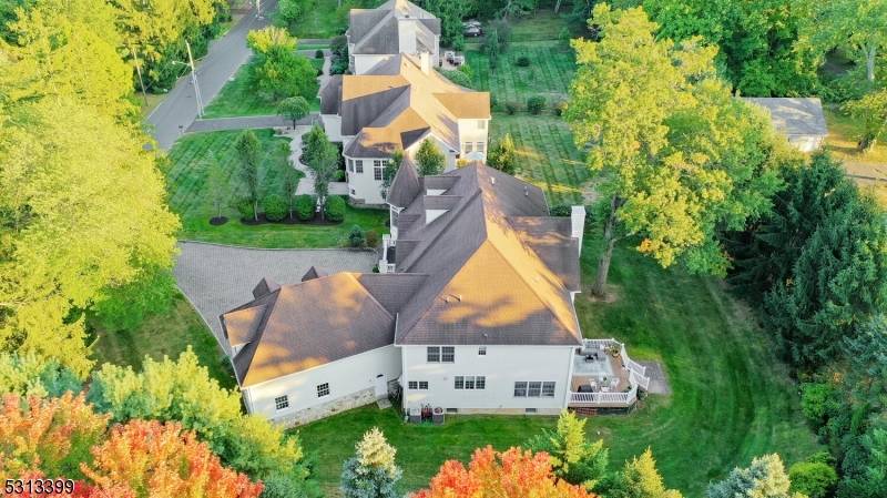 EXCEPTIONAL LARGE CUSTOM BUILT COLONIAL NESTLED ON A PREMIERE LOT WITH PICTURESQUE HOMES AND CUL DE SAC FEEL IN WATCHUNG TOWNSHIP WITH TOP RATED SCHOOLS, THIS LARGE 6 BEDS 4.