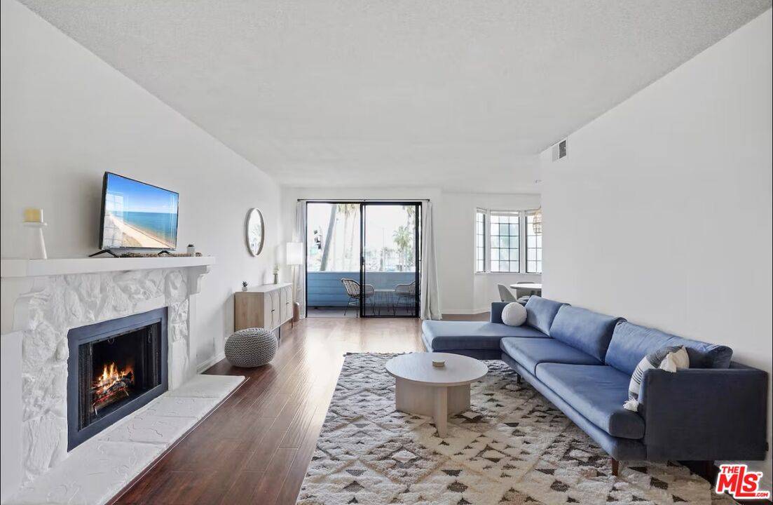 310 Tahiti Way 2BR Marina Del Rey La