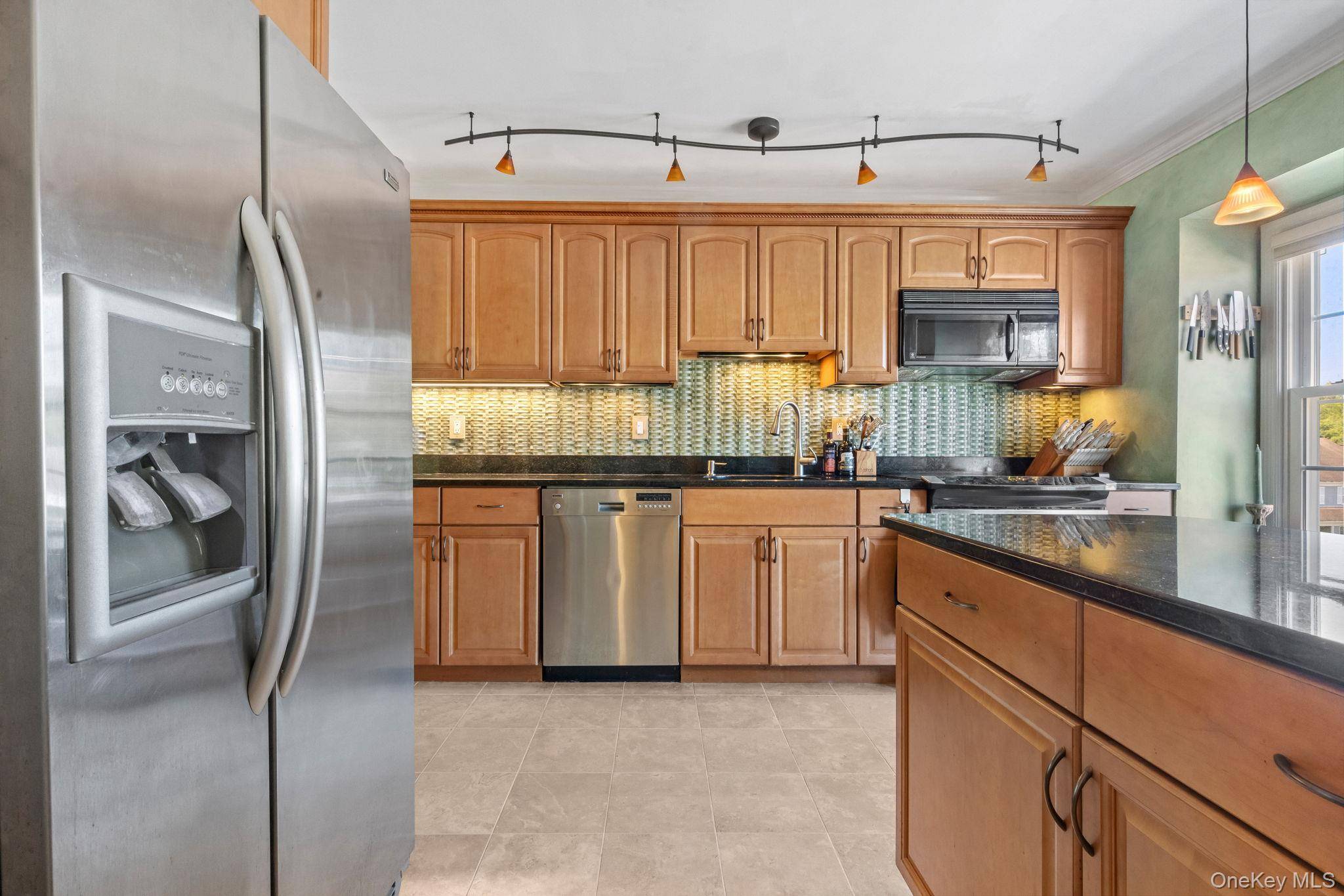 Discover this inviting 58 Winterberry Circle townhouse, a desirable 1941 sq ft home nestled within The Meadows.
