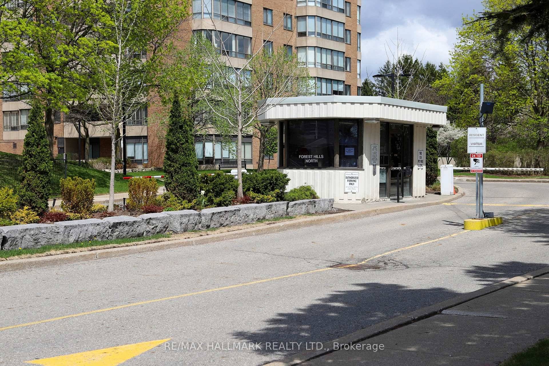 Fantastic Corner Unit With Panaramic North and West Views.