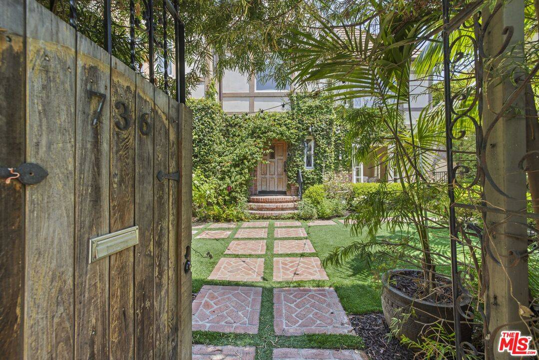 736  S Cloverdale Ave 4BR Hancock Park La