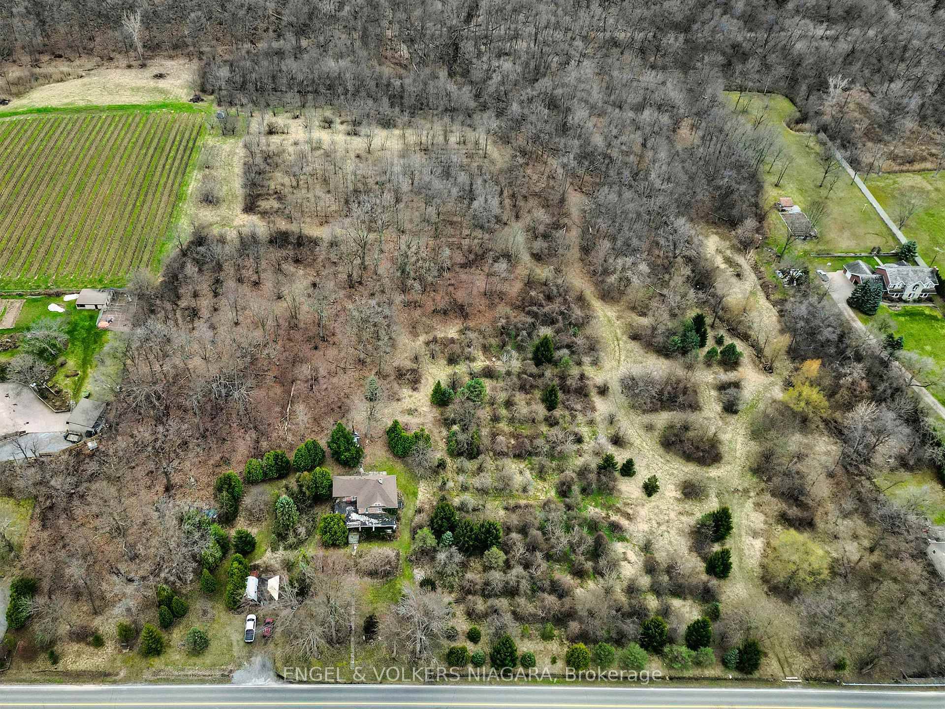This unique 15 acre ancestral property is embraced by the Niagara Escarpment and delivers panoramic vistas across Niagara on the Lake that seem to go on forever.