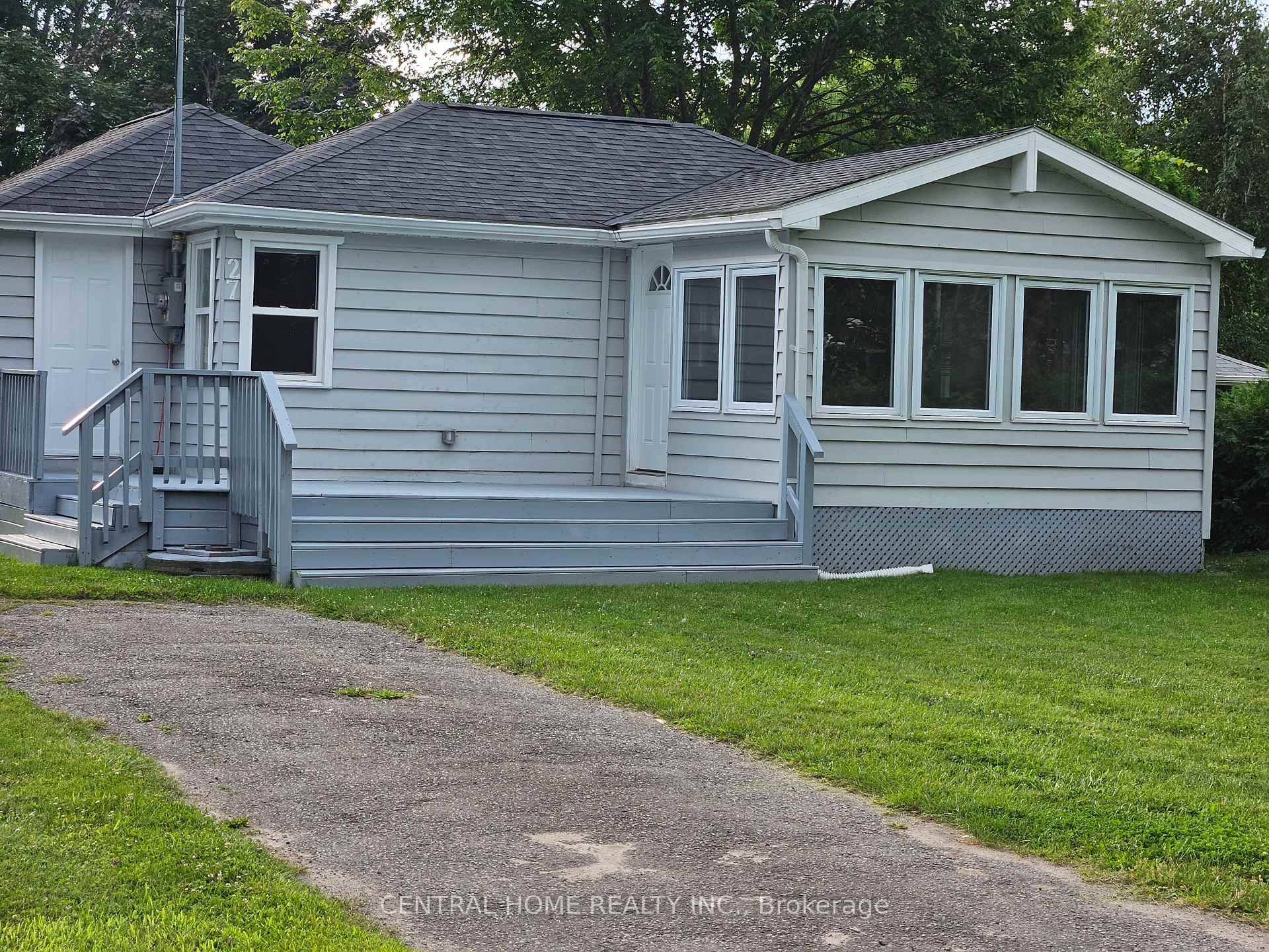 Great Seasonal Getaway at Charming Lake Simcoe.