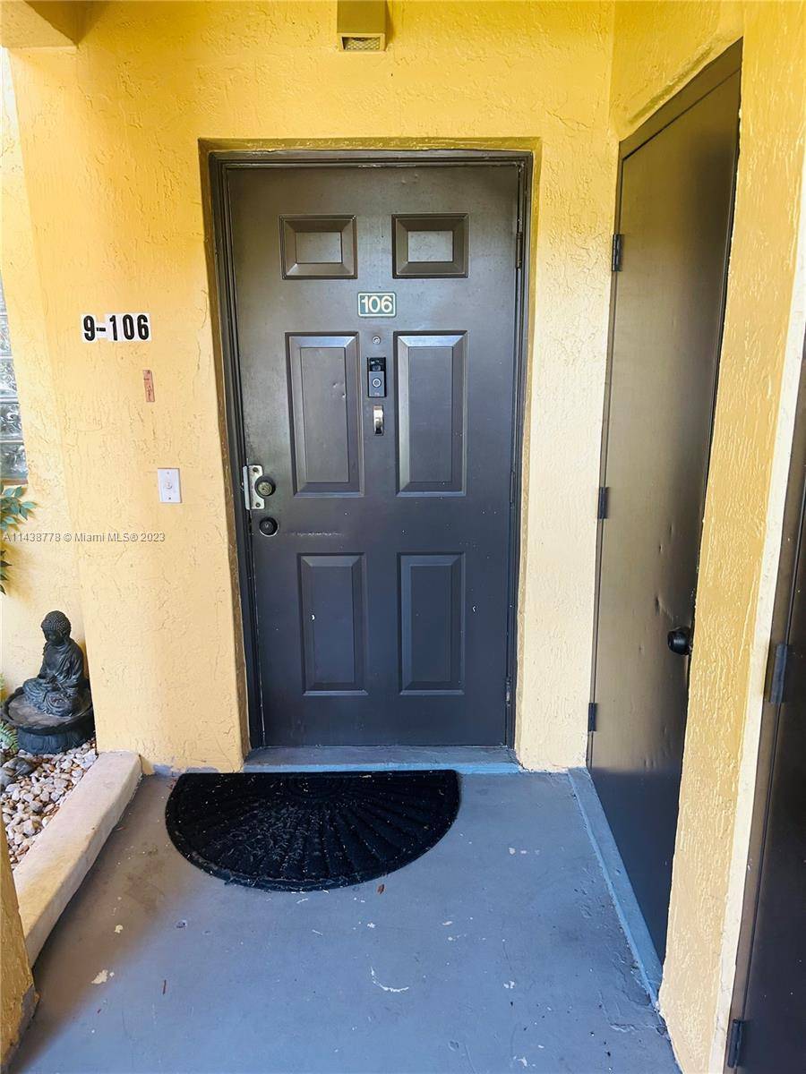 Excellent condo 1 bedroom and a bathroom in Pembroke Pines, the condominium is in perfect condition, it only has 3 floors and the unit is located on the first floor.