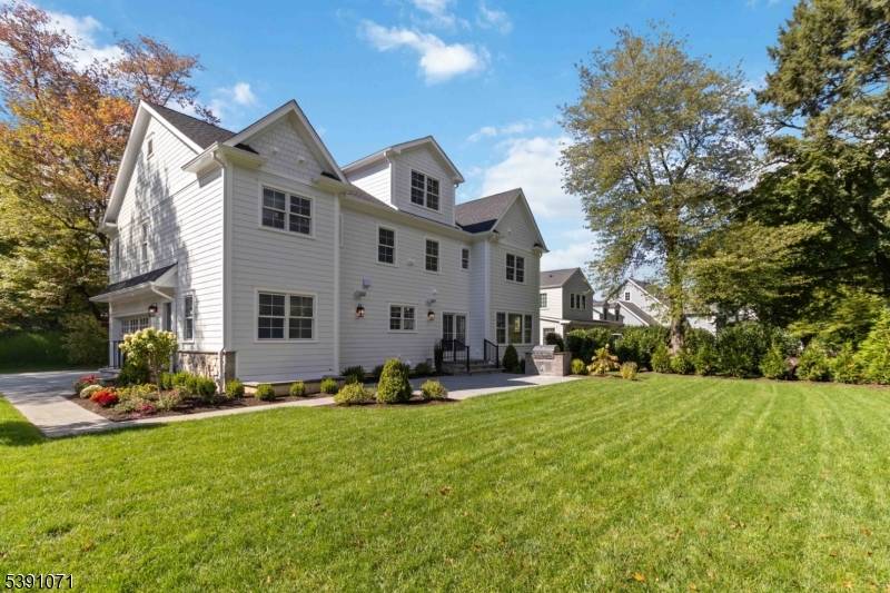 This exceptional Chatham home combines style, comfort, and functionality delivered by third generation local builder S.
