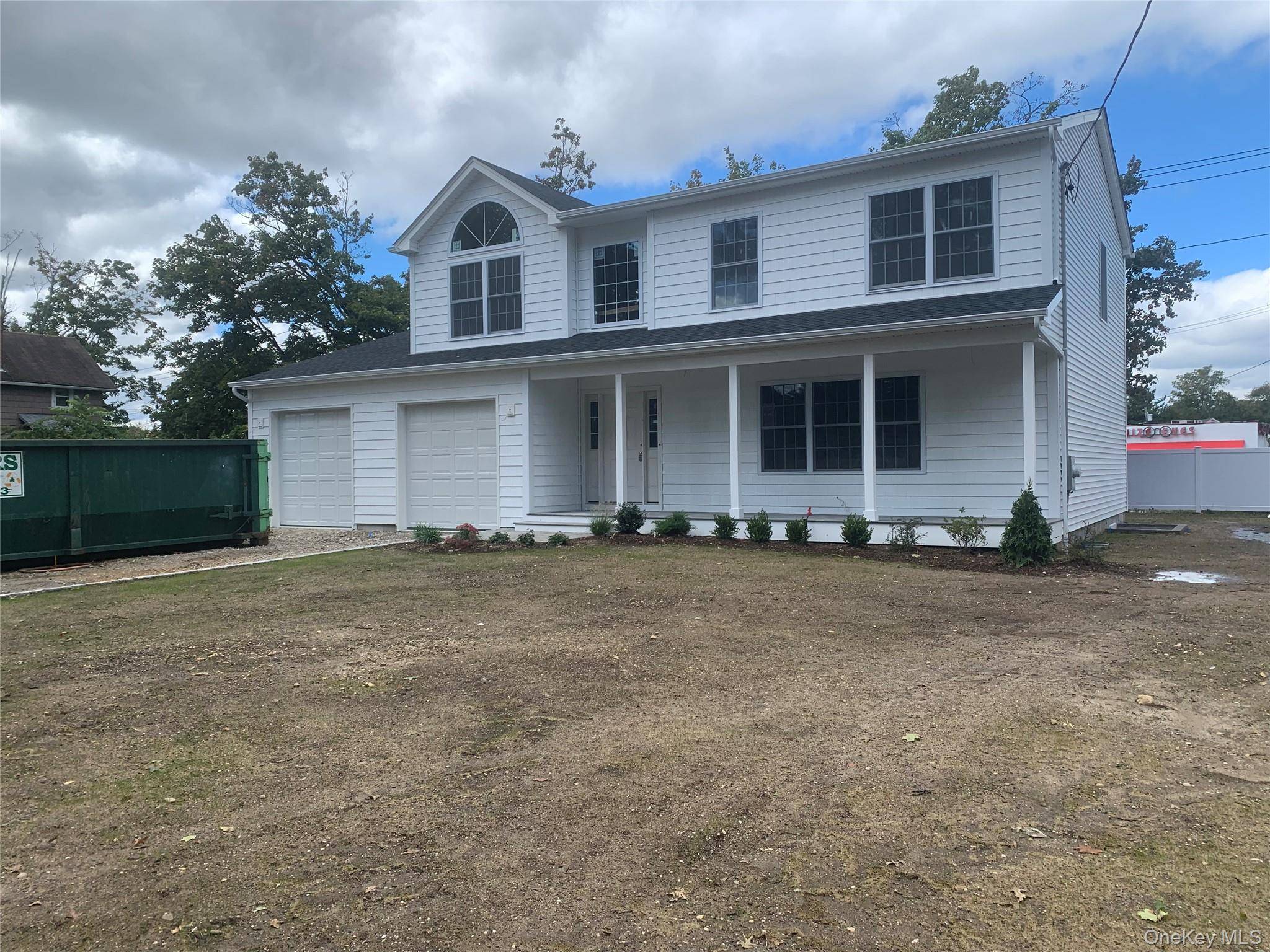 Stunning New Construction Colonial in Babylon Village Schools !