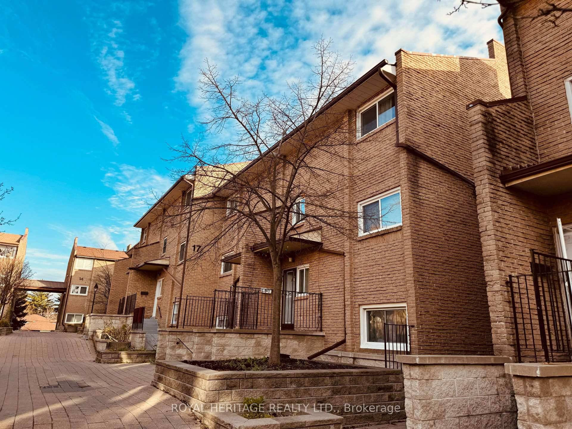 Wonderful 3 Bedroom Condo Townhome In Beautiful Scarborough Village !