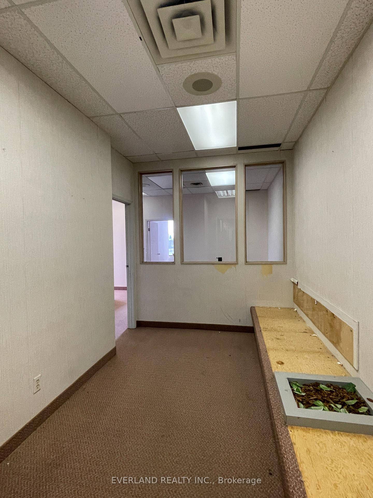 Bright Office Space In A Newly Renovated Office Building Suitable For A Variety Of Professionals.