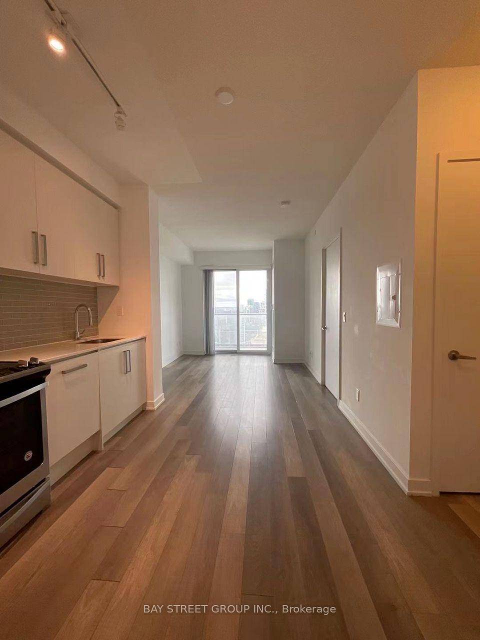 1 Bedroom 1 Bathroom Unit With Big Balcony In The Heart Of The North York City Centre.