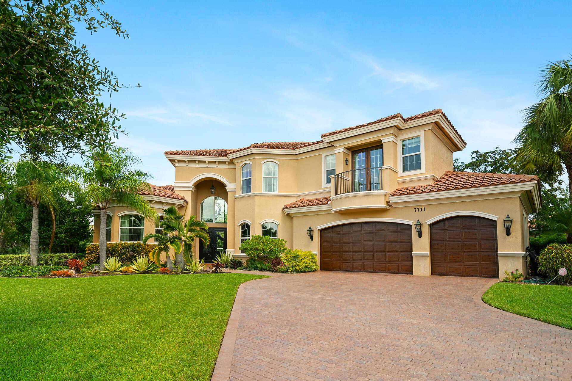 PRICE IMPROVEMENT ! MUST SEE !