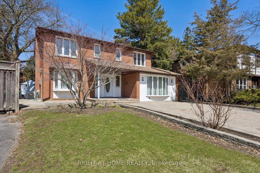 Don't miss this fantastic opportunity to own a charming home in a highly sought after Scarborough neighborhood !