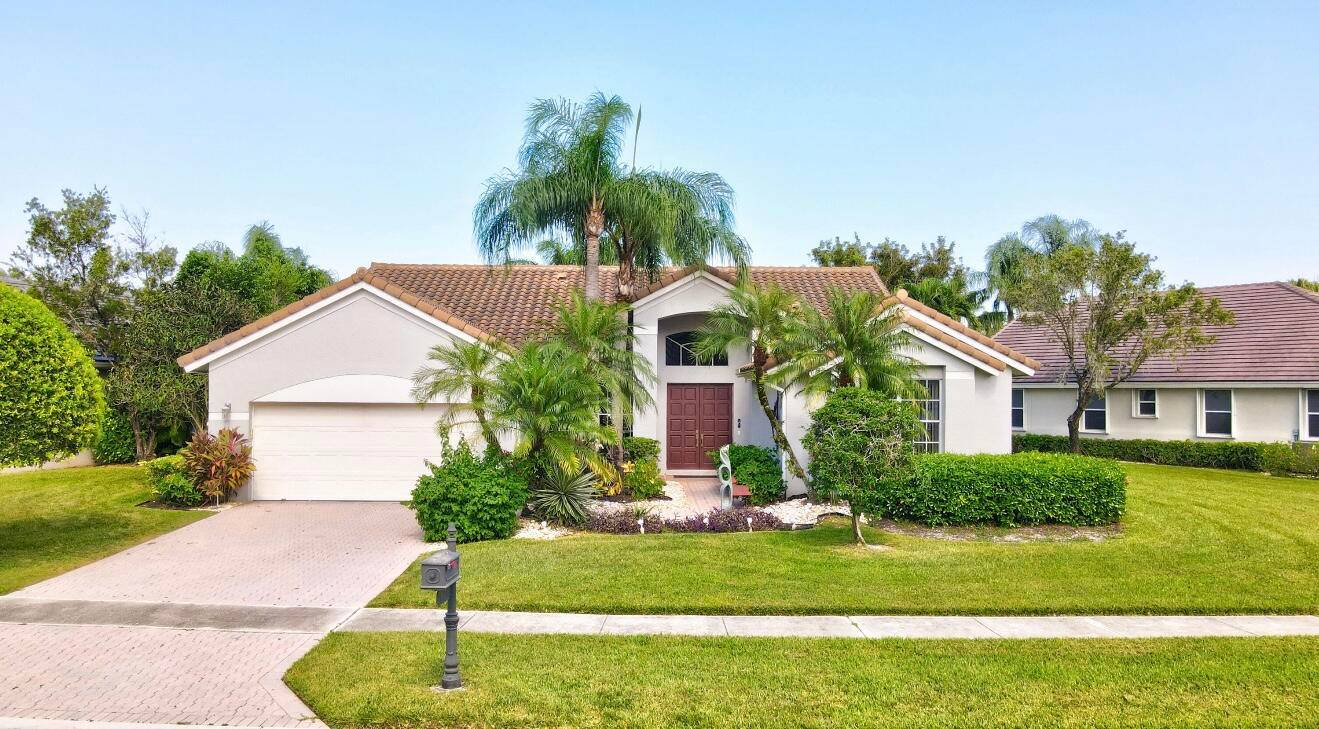 Beautifully Renovated 3BD 3BA Home with Breathtaking Lake ViewsCompletely remodeled in 2019, this stunning home features sleek porcelain tile throughout and is filled with natural light.
