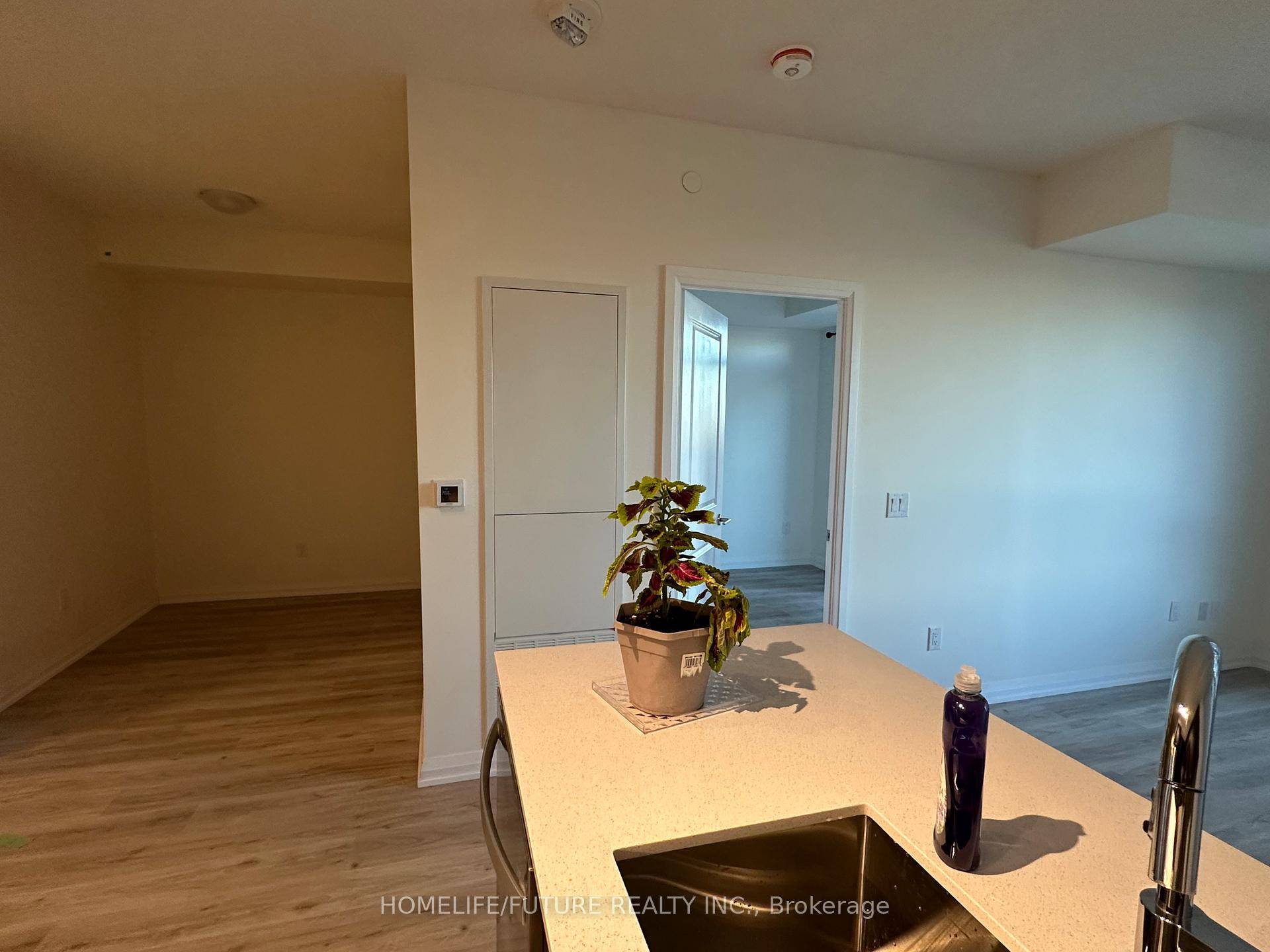 Brand New Never Lived In 1 Bd Den Condo In The Prime Location At Warden amp ; Sheppard.