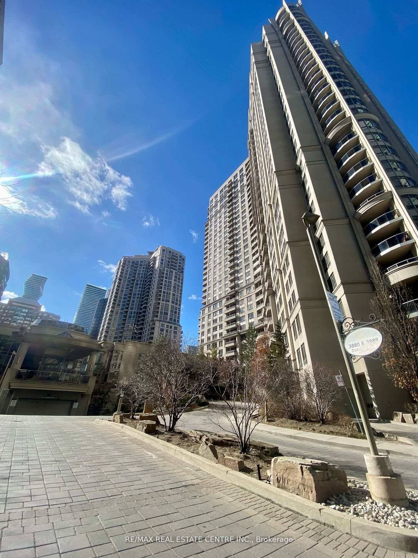 Welcome to OVATION ! Gorgeous 3 Bedrm corner unit.