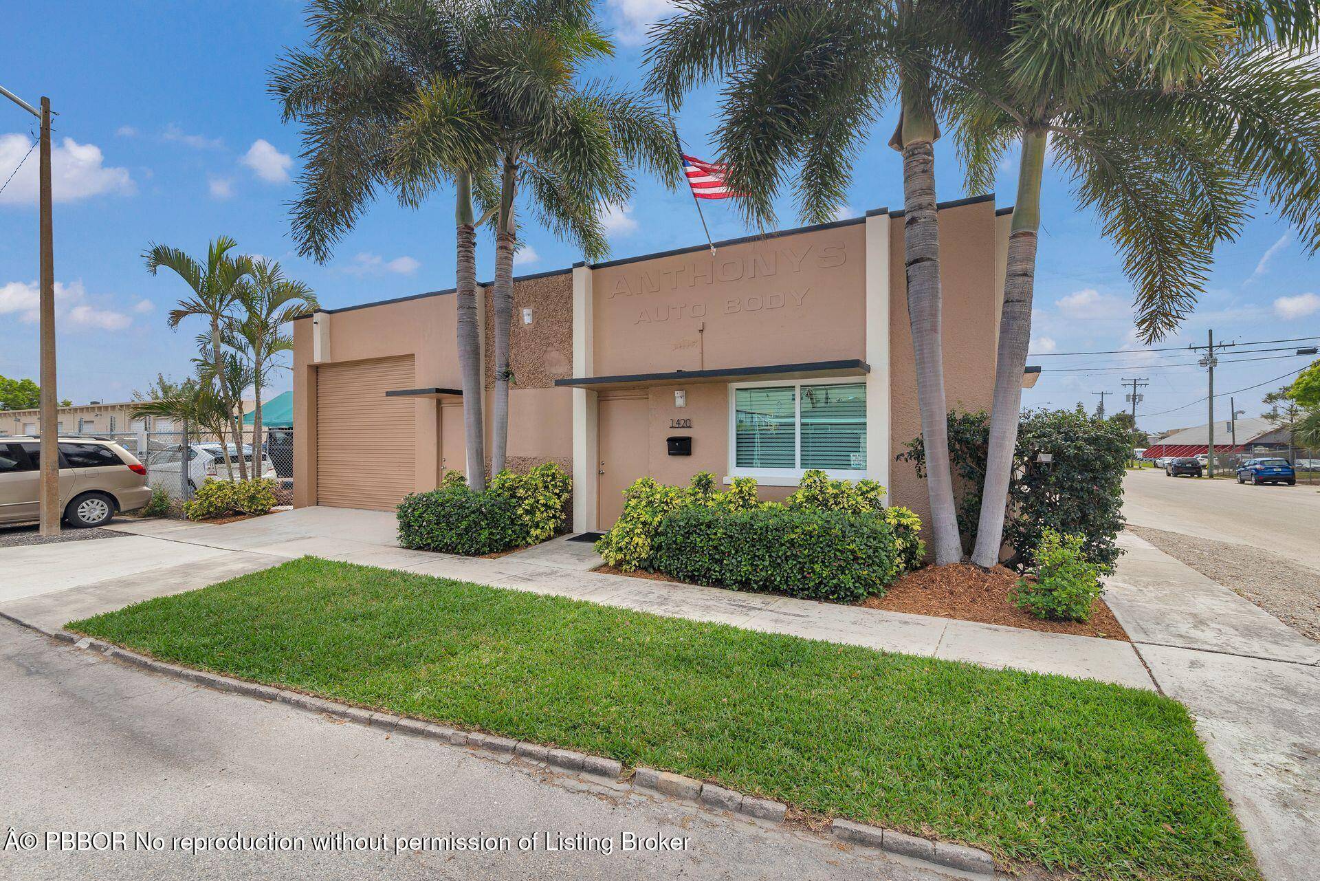 CBS construction 2420 SF free standing industrial zoned building on a 5510 SF lot offering 13' ceilings, a concrete roof, 3 powered overhead doors and a fenced area that could ...