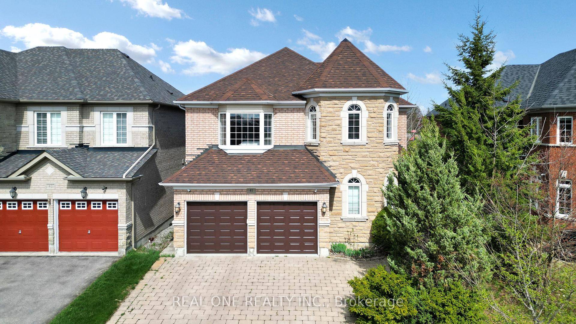 Prime Locations ! ! ! Welcome To This Large Size amp ; Lovely 5 Bdrms Detached Home Situated In The Desirable Jefferson Area !