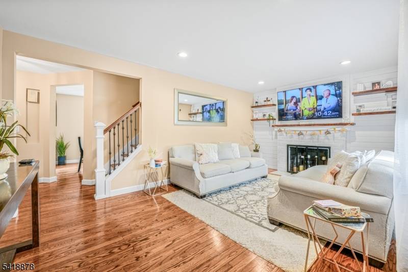 Welcome to 183 Ames Avenue !