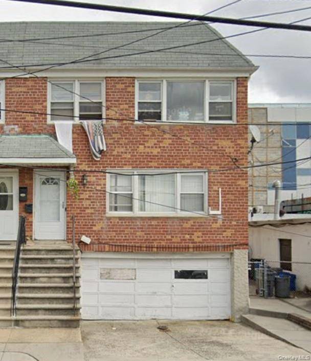 Welcome to this spacious 2nd floor, 3 bedroom apartment !