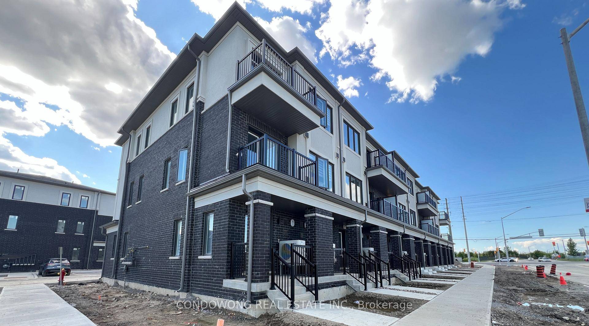 Modern 2 bed, 3. 5 bath townhouse in Legacy Hill.