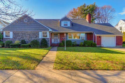 Renovated 3 Bed 2 Bath in Prime Estates location.