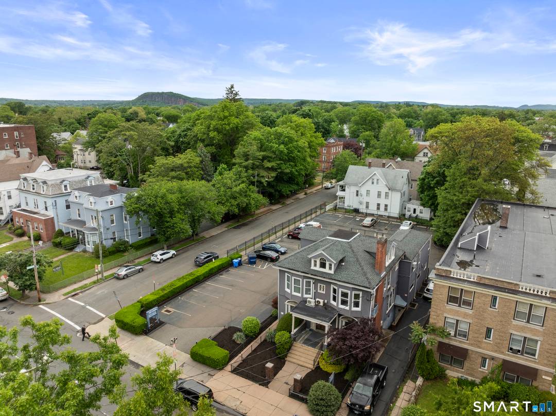 Prime 6000 SQ FT commercial office building that sits on a rare.