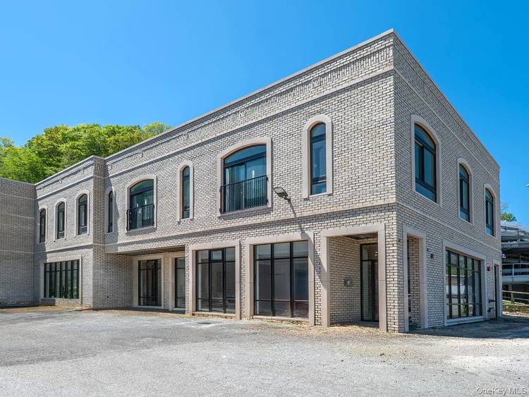 A Brand New, High End Two Bedroom Two Bathroom Contemporary Apartment In The Historic Village Of Roslyn.