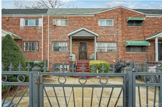 Welcome to this 2 family home offering incredible potential for both investors and first time homebuyers !