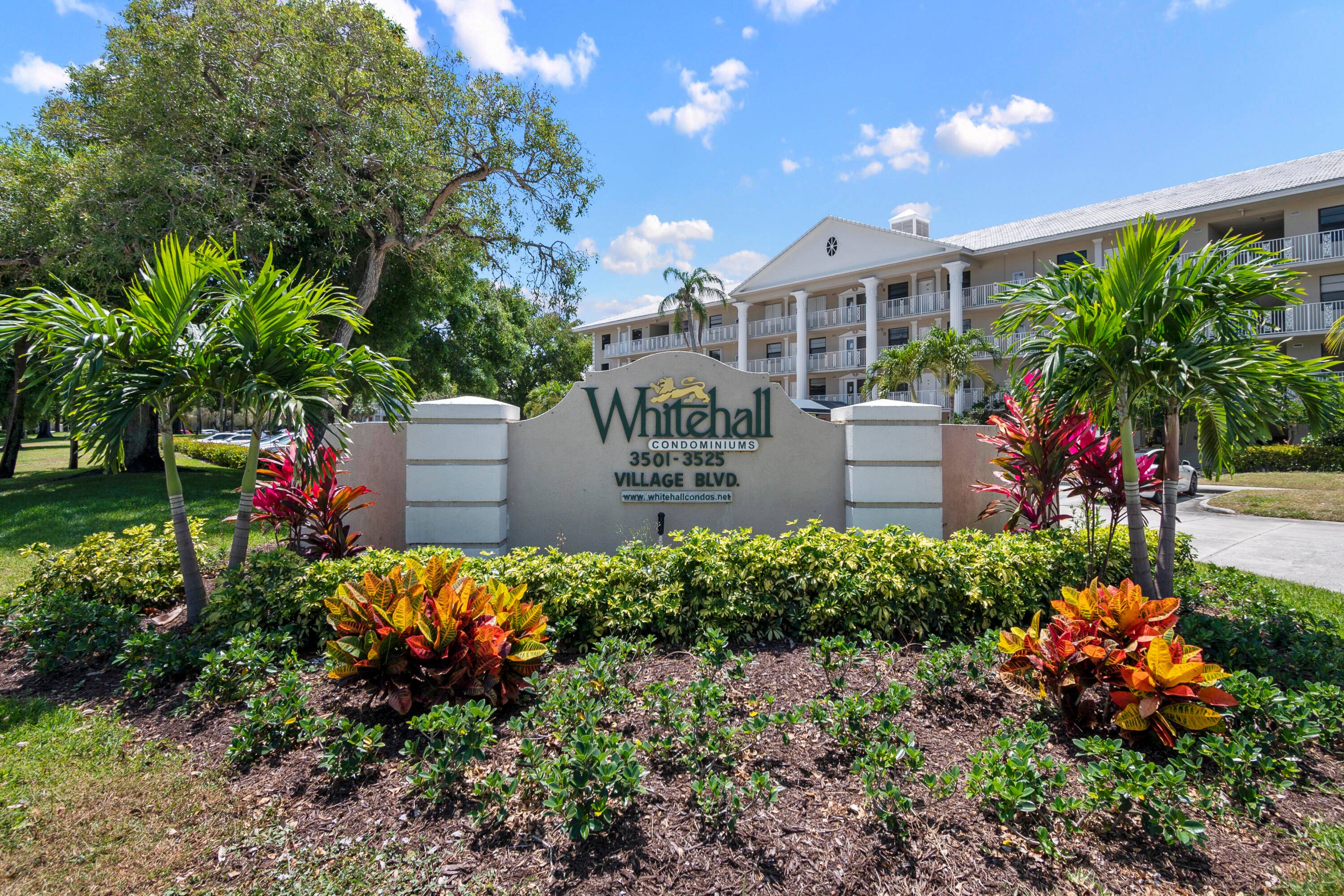 Spacious 2 Bed, 2 Bath Condo in West Palm Beach !