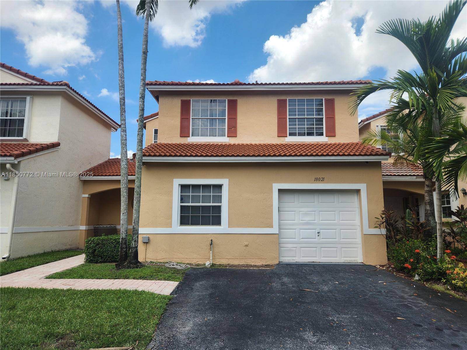MUST SEE ! ! Beautifully updated 3 bed 2.