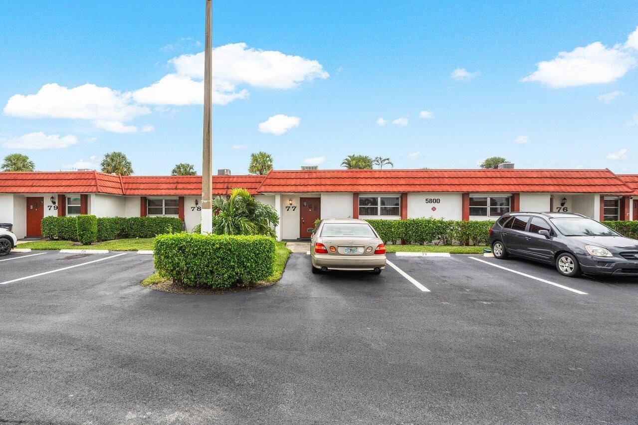 Welcome to an amazing active 55 community in the heart of greenacres.
