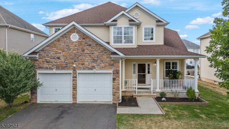 Welcome to this impeccably maintained 3 bedroom, East facing Atlantic model in the desirable Summerfields at Franklin !