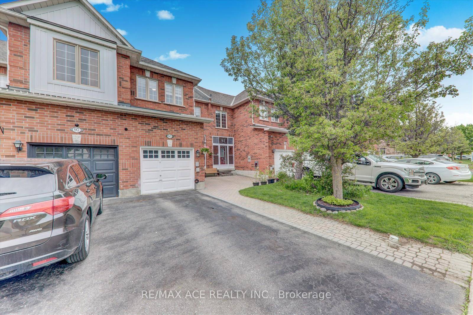 Neighbourhood Rouge Woods Stunning freehold townhouse located in highly sought after Rouge Woods community.