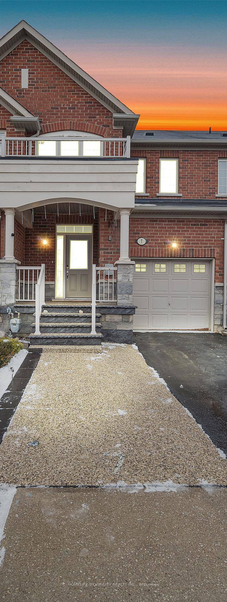 Another Stunning Brick amp ; Stone Showstopper Quality Built Gem offers 3 1 Bedrooms amp ; 4 Washrooms 1500 2000Sqft Townhouse In Beautiful Community of Springdale, Just Upgraded Extended Exposed ...