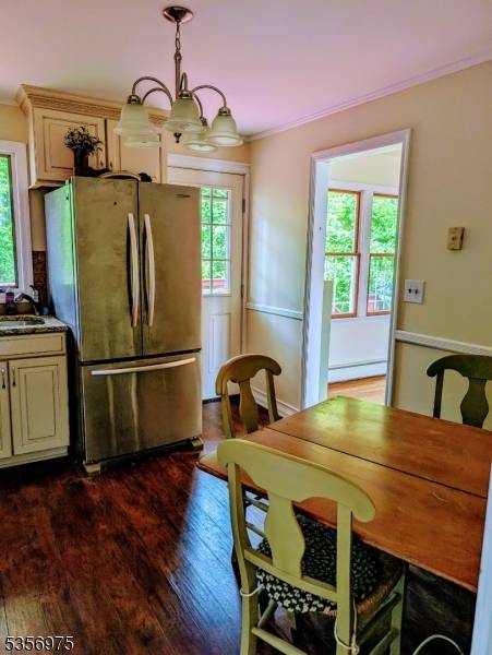 Lovely Split Level move in ready !