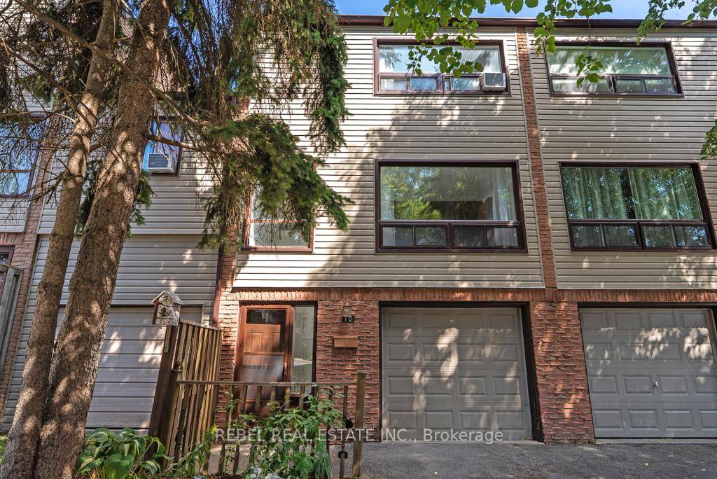 Welcome To 10 The Bridle Path In Bowmanville !