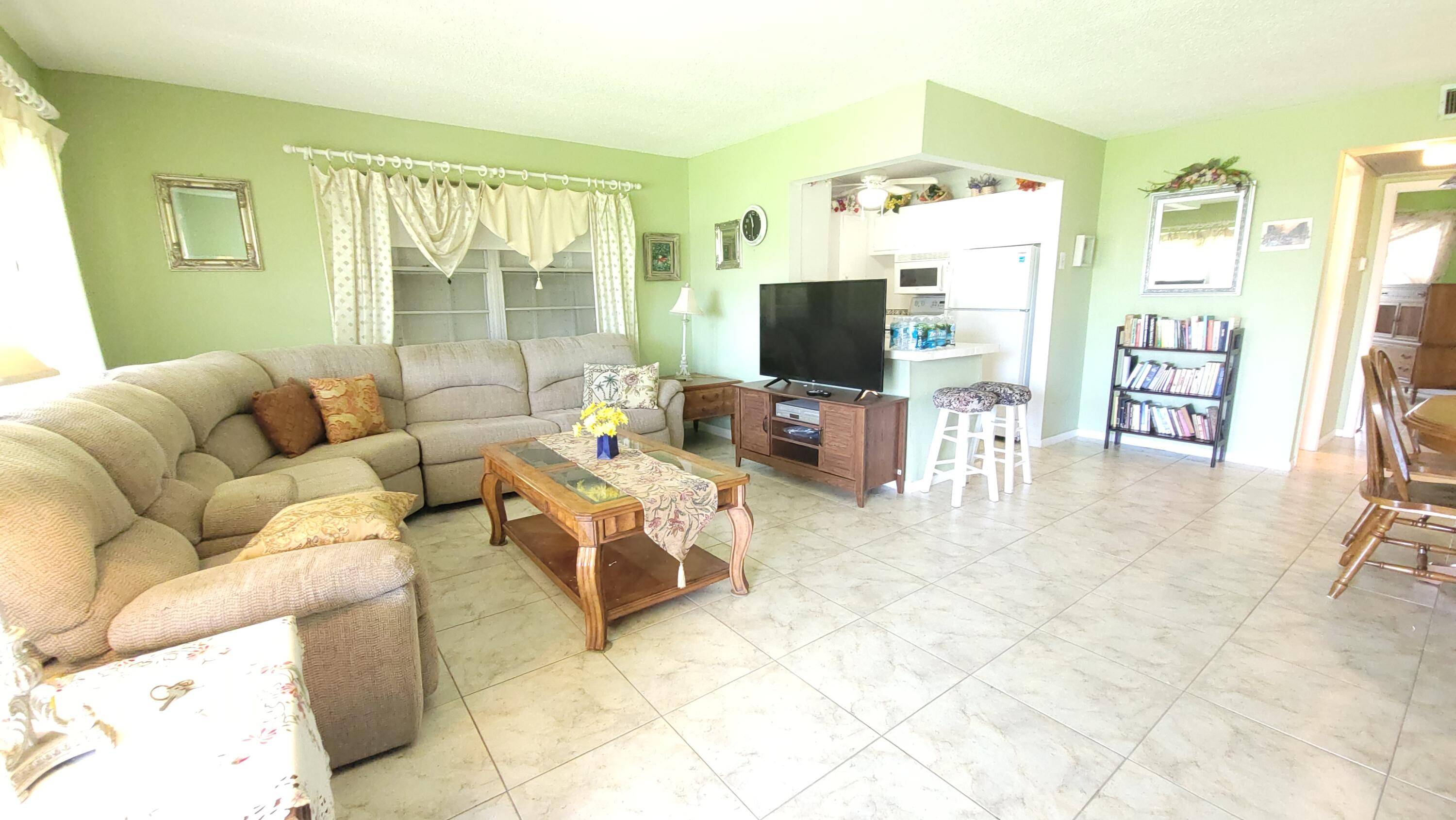 Welcome to the paradise of South Florida, resort style social living at its absolute best.
