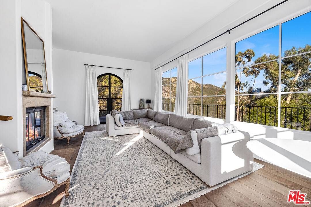 2382   Live Oak Meadows Rd 4.0 Malibu LA