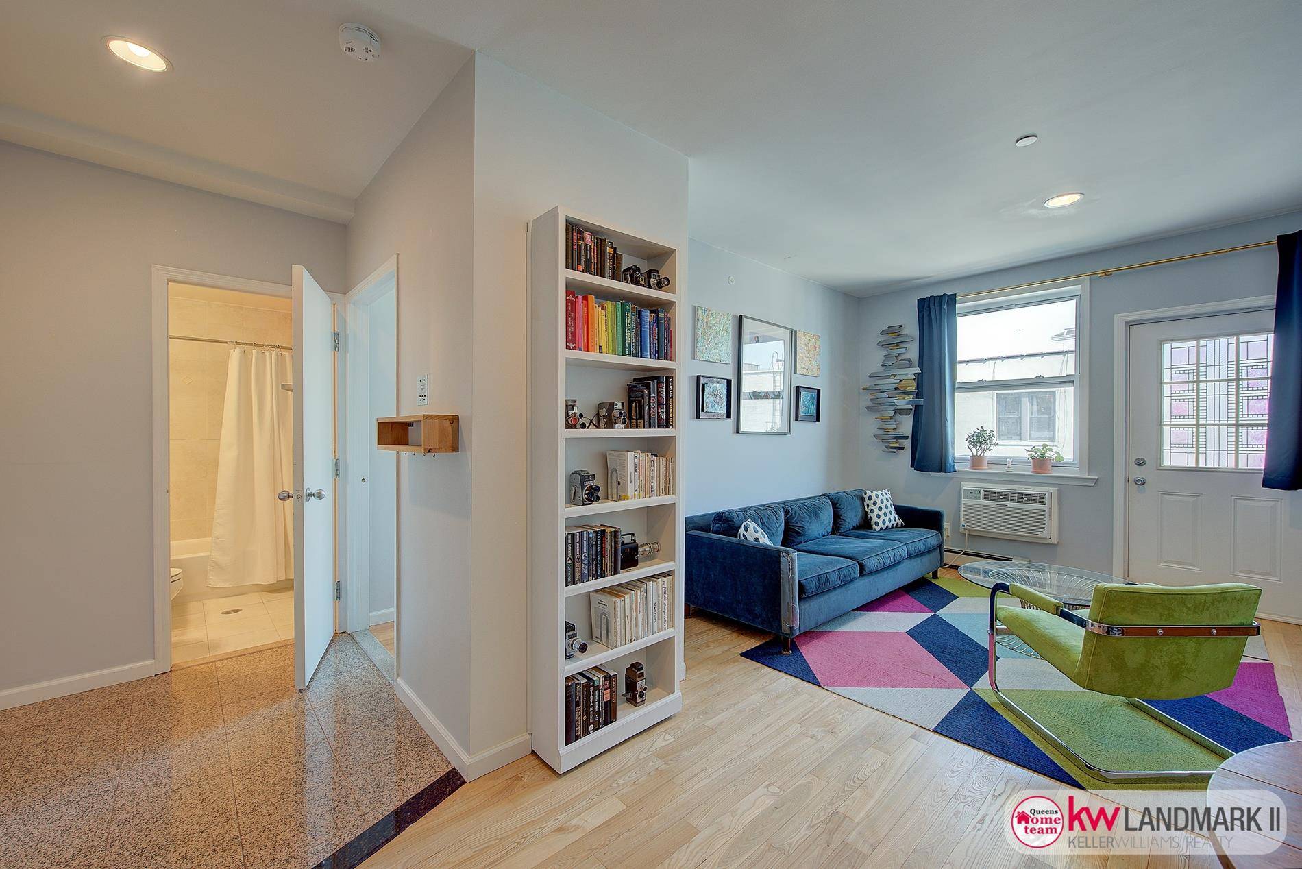 Move in ready condo in the heart of Astoria.