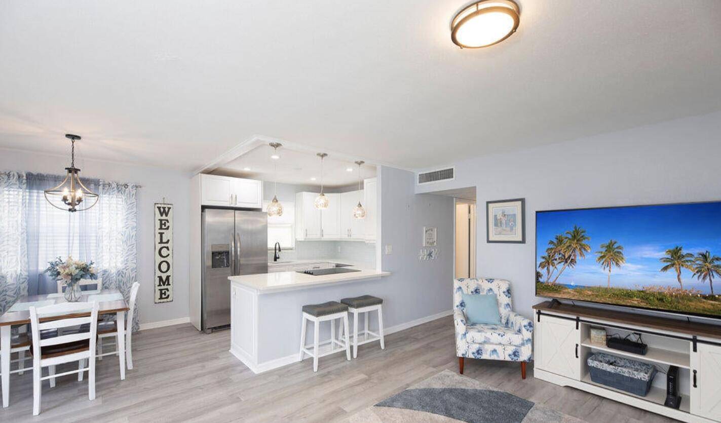 Experience resort style living in this beautifully updated 2 bedroom, 2 bathroom condo in the sought after Kings Point Golf and Country Club.