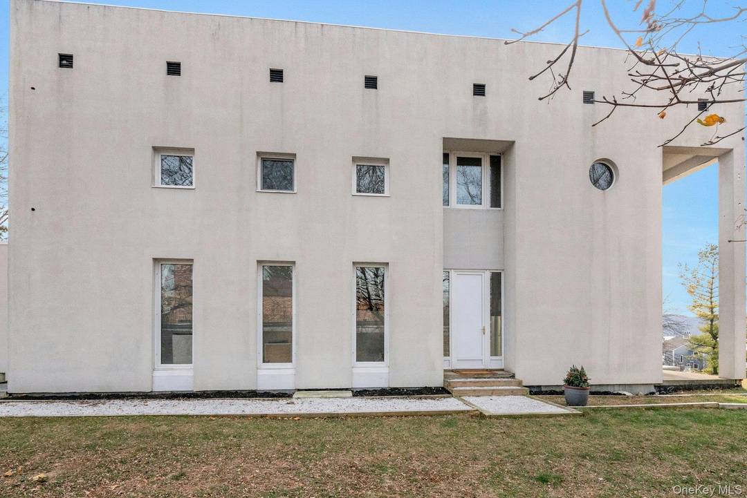 Enjoy Hudson River views and Sunsets.