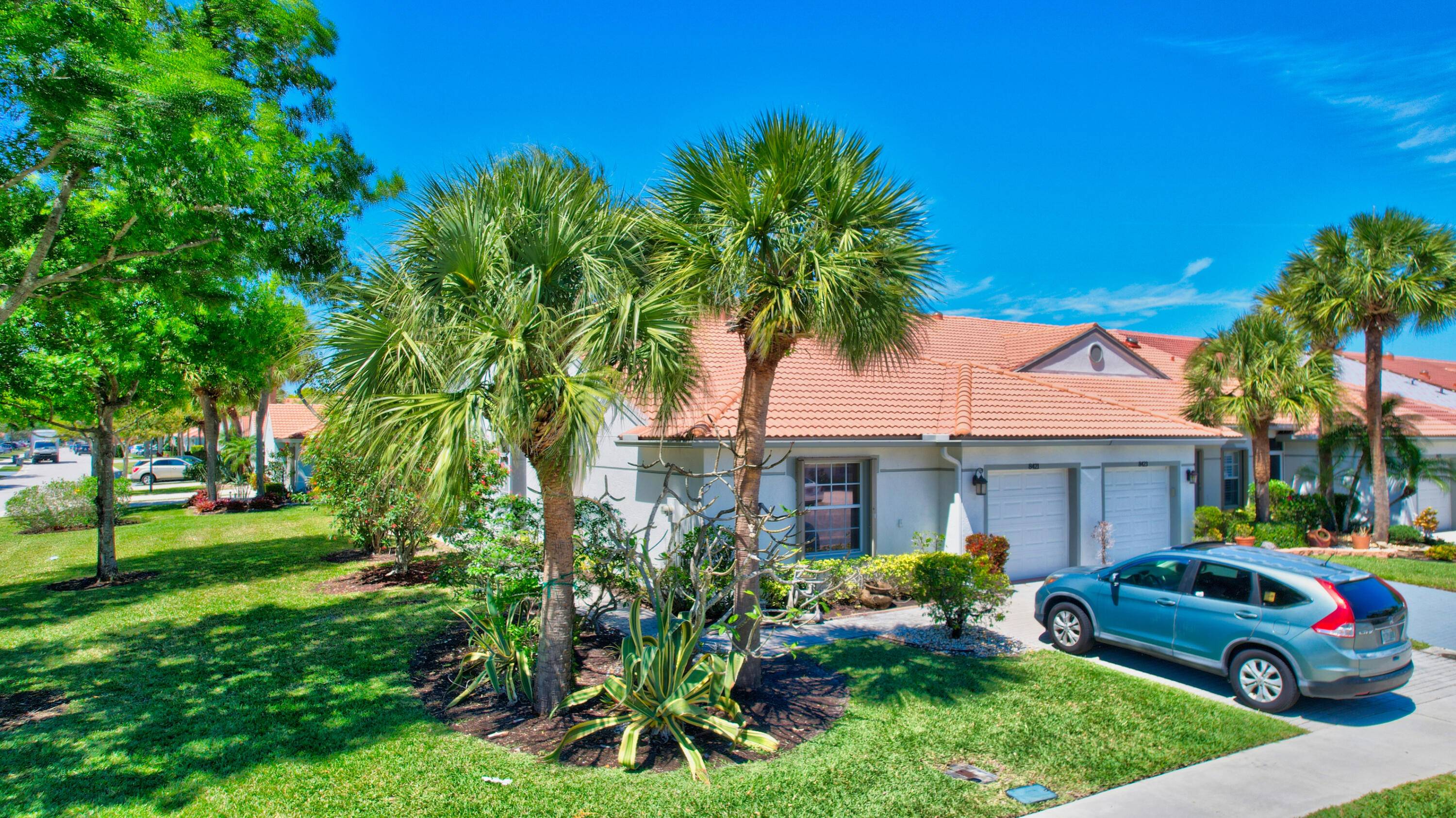 FRESHLY PAINTED, this open floor plan features high vaulted ceilings that includes a skylight w custom kitchen cabinets granite countertops.