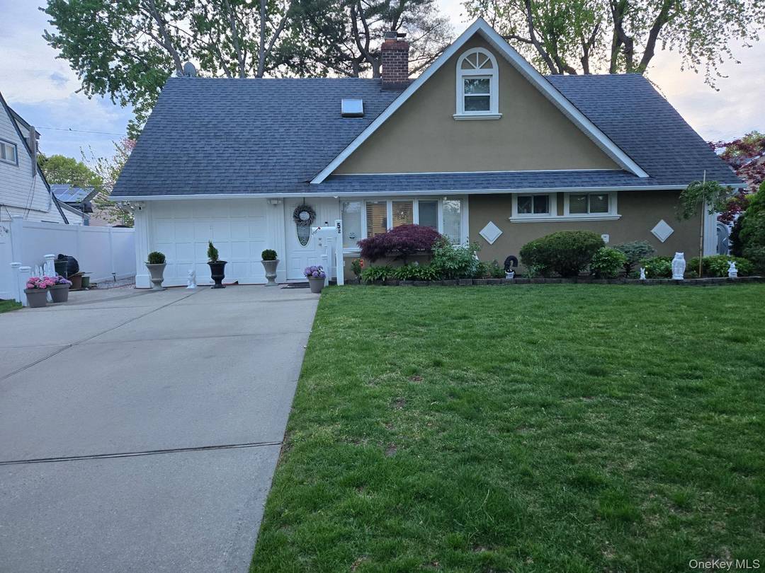 Charming Home in Salisbury, Westbury, NY Welcome to your dream home nestled in the desirable Salisbury section of Westbury !