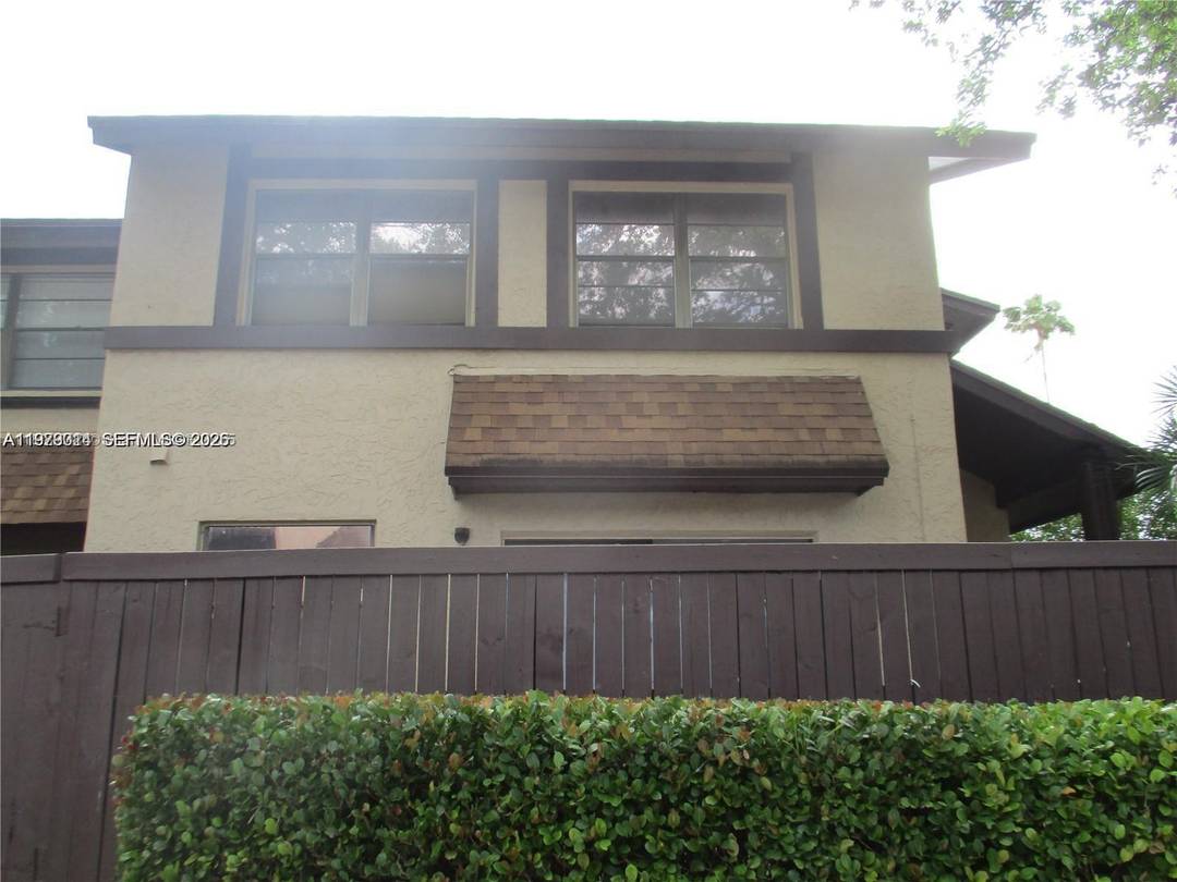 Location ! Welcome to this corner townhouse situated in the heart of Pembroke Pines.