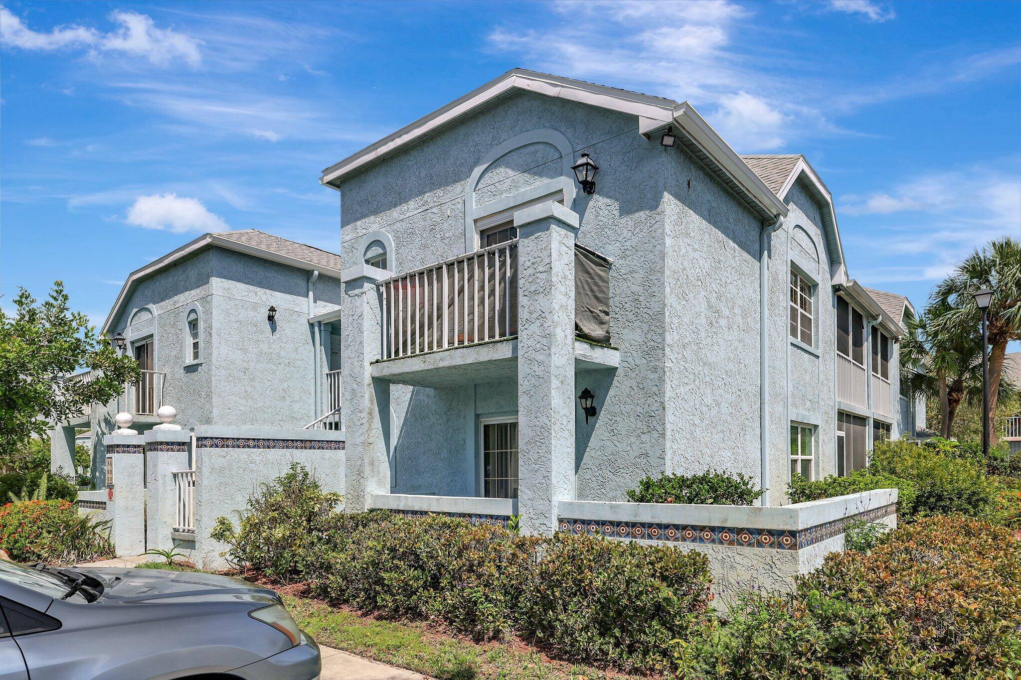Welcome to this cozy turnkey condo in the community of Evergreen at Port St Lucie !
