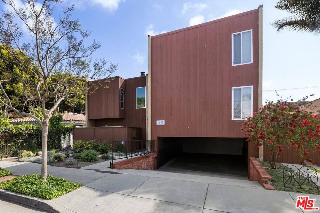 1552   Harvard St 2.0 Santa Monica LA