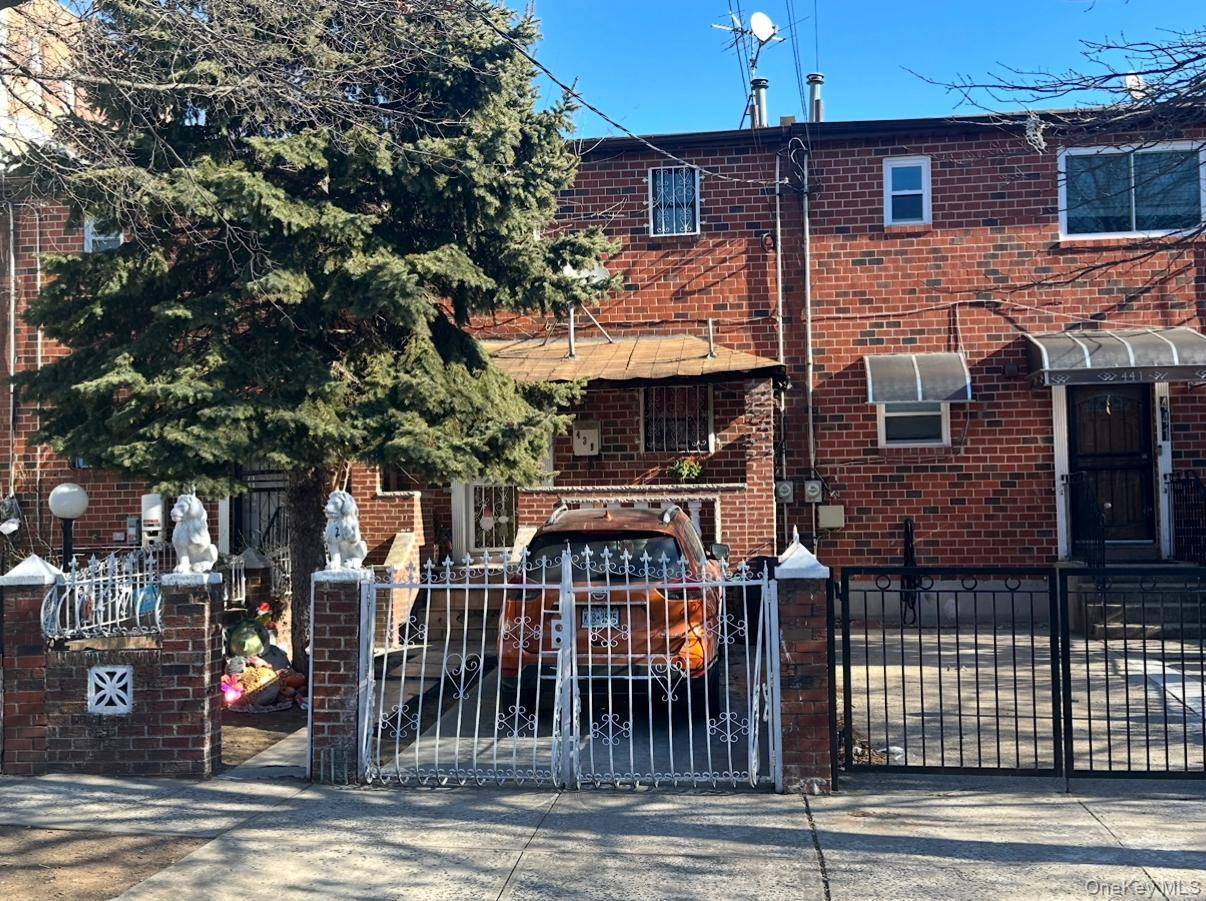 Handyman Special ! This 3 bedroom, 1.