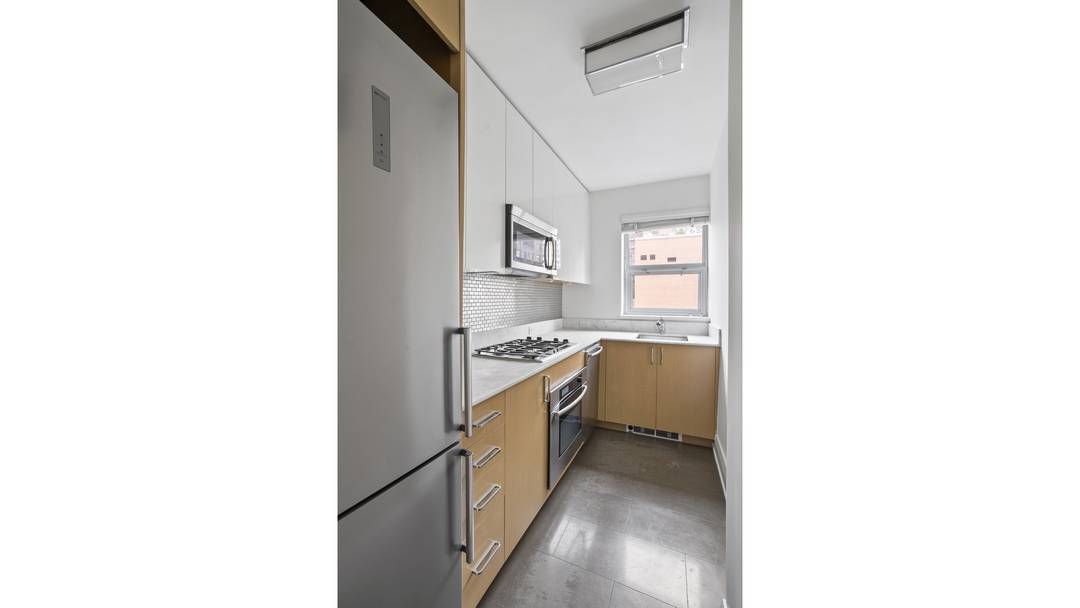 Welcome to Residence 9G, a high floor one bedroom on the coveted G line, where light, space, and timeless design come together in the heart of Midtown East.