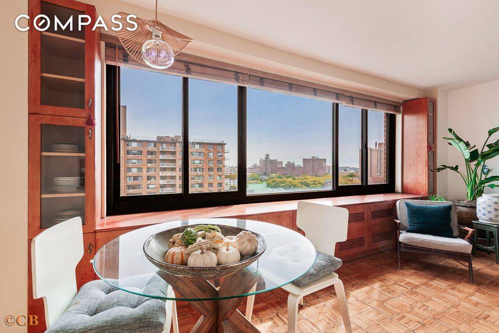 ? Welcome to 185 Hall Street, 1401 at Willoughby Walk Co op where Clinton Hill charm meets sky high views !